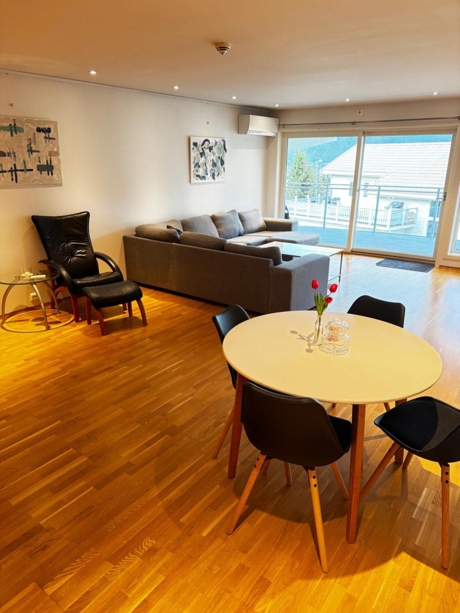 Sentral Leilighet Med Fantastisk Utsikt Tromsø Zewnętrze zdjęcie